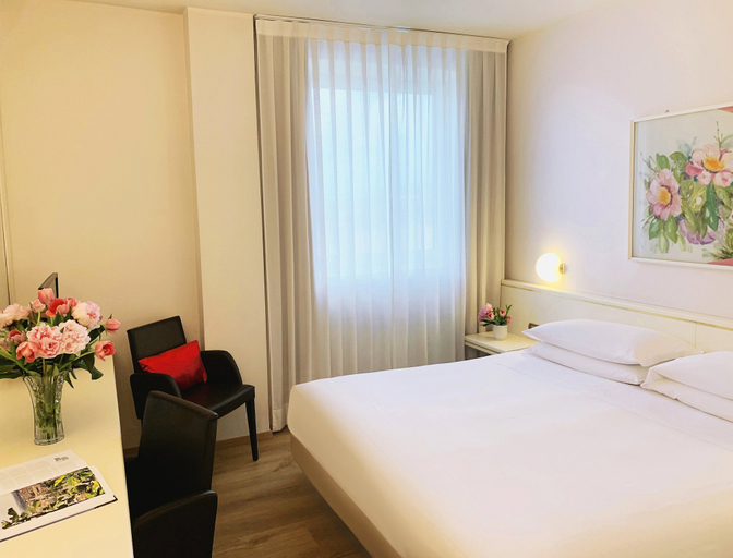 Bedroom 2, Starhotels Cristallo Palace, Bergamo