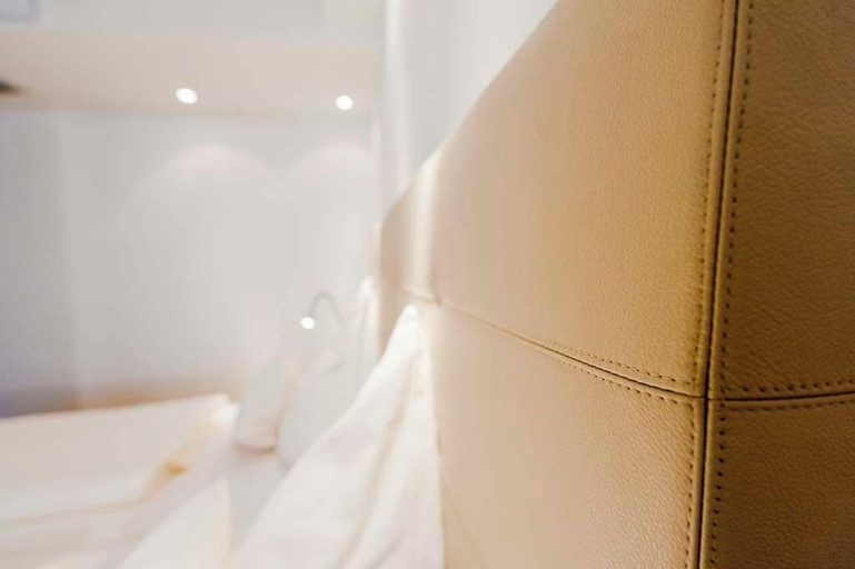 Bathroom 4, Mintrops Land Hotel Burgaltendorf, Essen
