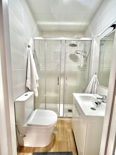 Room 4, Ifema V in Madrid With 1 Bathrooms, Madrid