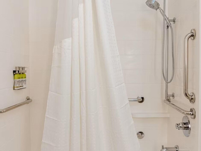 Bathroom 4, Holiday Inn Express & Suites ANDALUSIA by IHG, Covington