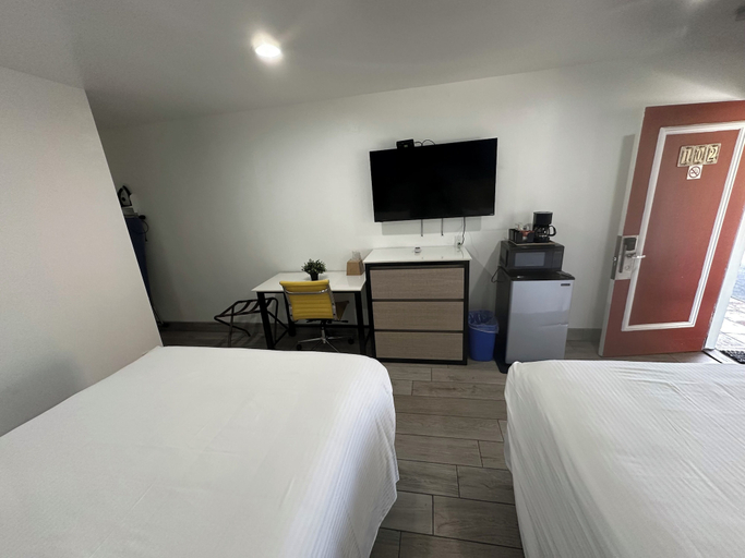 Bedroom 3, Town and Country Inn, Santa Barbara