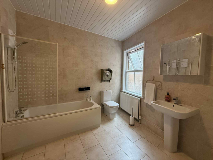 Bathroom 4, The Mansion House Hotel, Lincolnshire