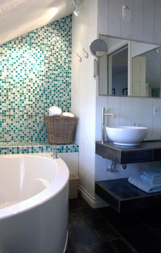Bathroom 2, Auberge des Eaux Vives, Charlevoix-Est
