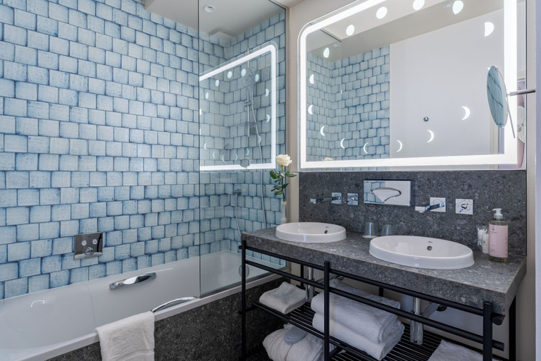 Bathroom 5, Astra Opera Astotel, Paris