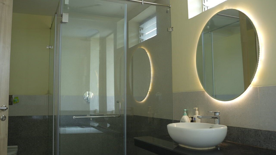 Bathroom 3, Hotel Dolphin, Purba Medinipur