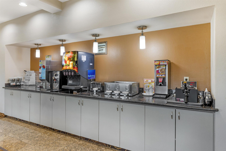 Food & Drinks 5, Best Western Northwest Inn, Dallas