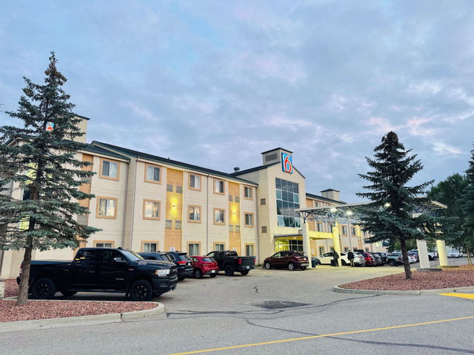 Exterior & Views 2, Motel 6 Red Deer, AB, Division No. 8