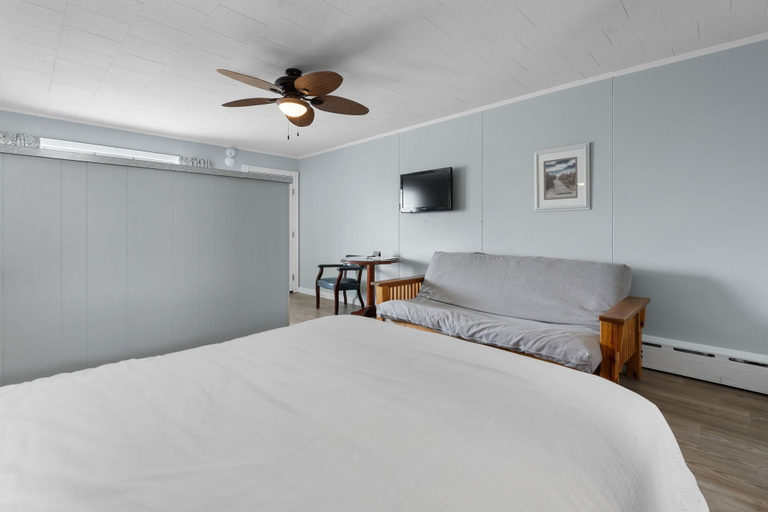 Bedroom 2, Echo Motel & Oceanfront Properties, York