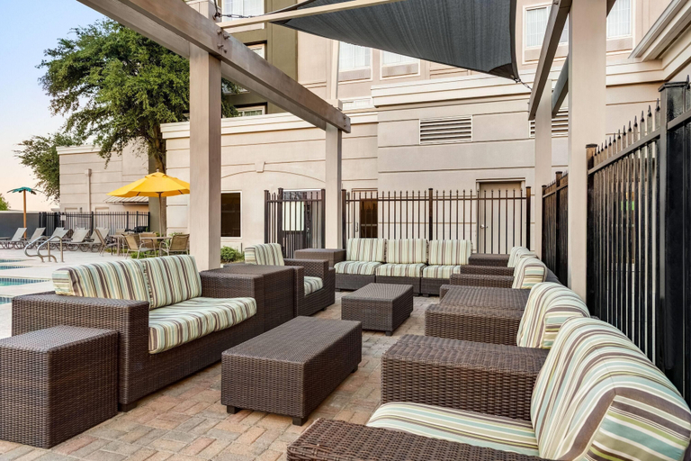 Food & Drinks 5, La Quinta Inn & Suites by Wyndham Arlington North 6 Flags Dr, Arlington