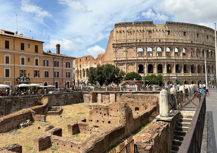Exterior & Views, First Floor, Rome