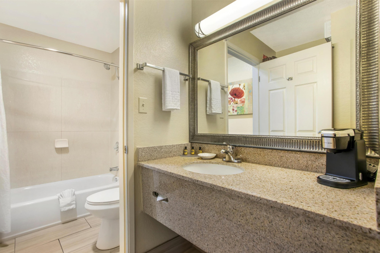Bathroom 4, Best Western Plus Pleasanton Inn, Alameda