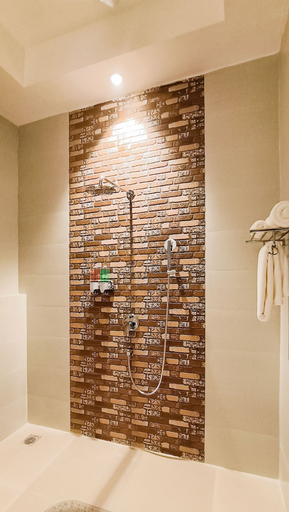 Bathroom 3, The Meriton, Delhi