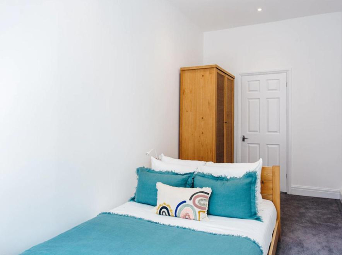 Others 2, Two Bedroom Apartment, Sleeps 6, London