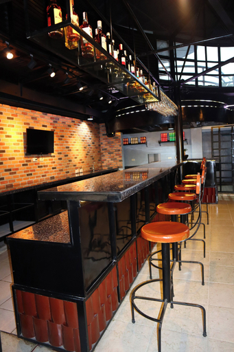 Food & Drinks 5, Urban Travellers Hotel, Pasay City