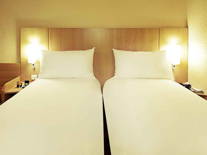 Bedroom 5, ibis Chatellerault, Vienne
