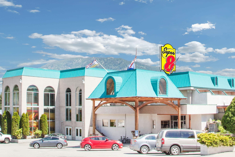 Exterior & Views 1, Super 8 by Wyndham Castlegar BC, Central Kootenay