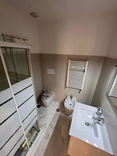 Bathroom 3, San Gennaro in porta, Napoli