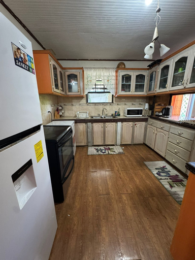Private kitchen, Brianna's Rustic Retreat