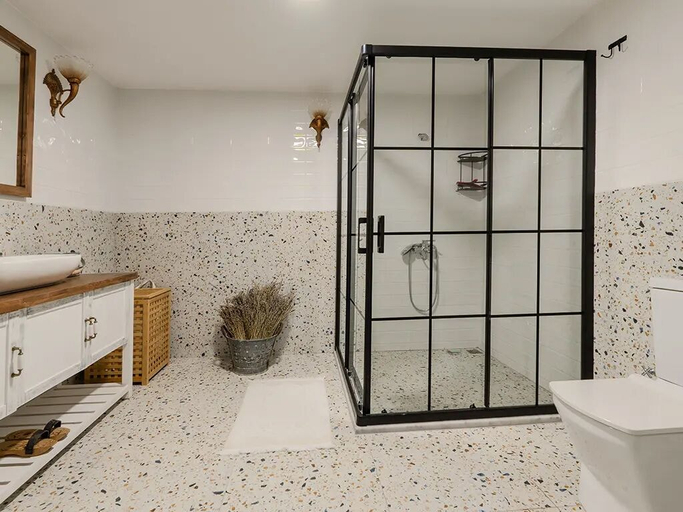 Bathroom 5, Morisi Pansiyon Karaburun, Karaburun