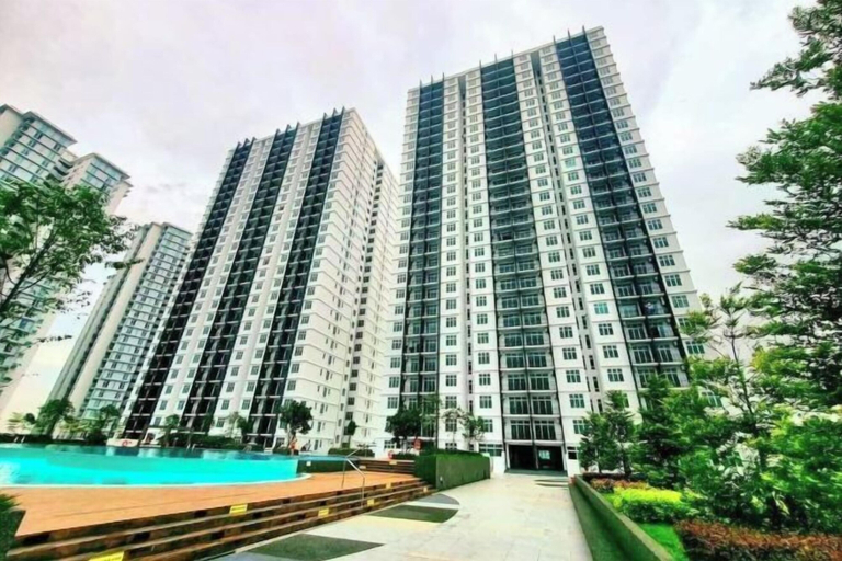 Exterior 2, 1601 Sks MidValley Terminal bus Wifi Netflix STAY, Johor Bahru