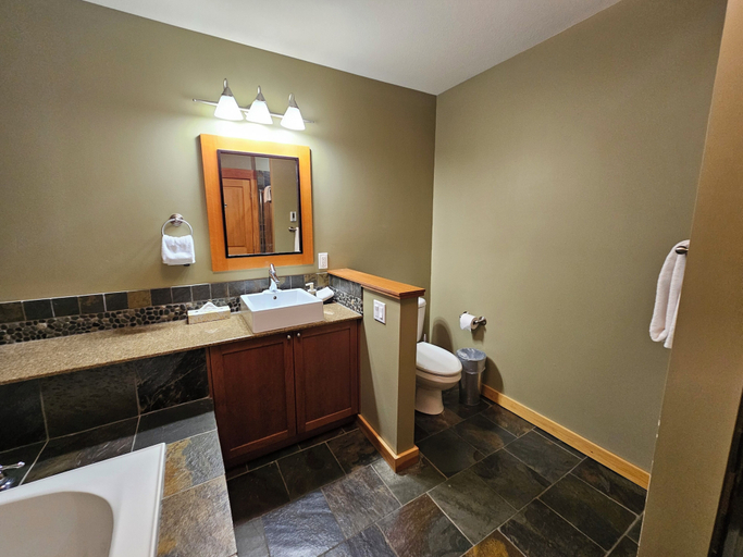 Bathroom 3, Pinnacle Ridge Chalets by Fernie Lodging, East Kootenay