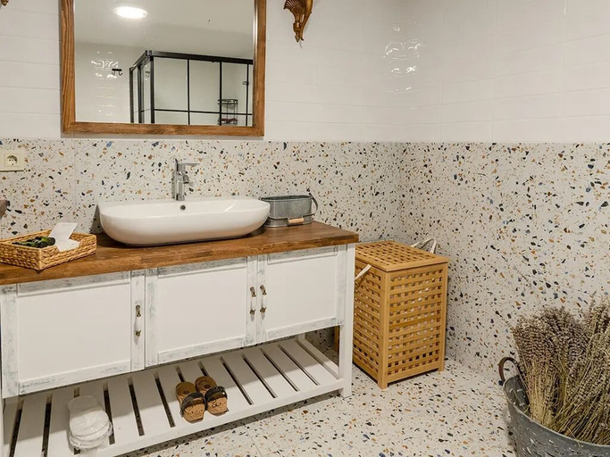 Bathroom 3, Morisi Pansiyon Karaburun, Karaburun