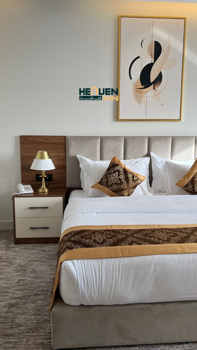 Room 5, Heaven inn 1