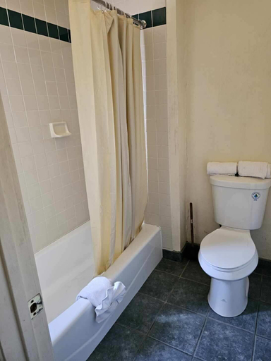 Bathroom 4, Discovery Inn Vallejo I 80 Near Napa CA, Solano
