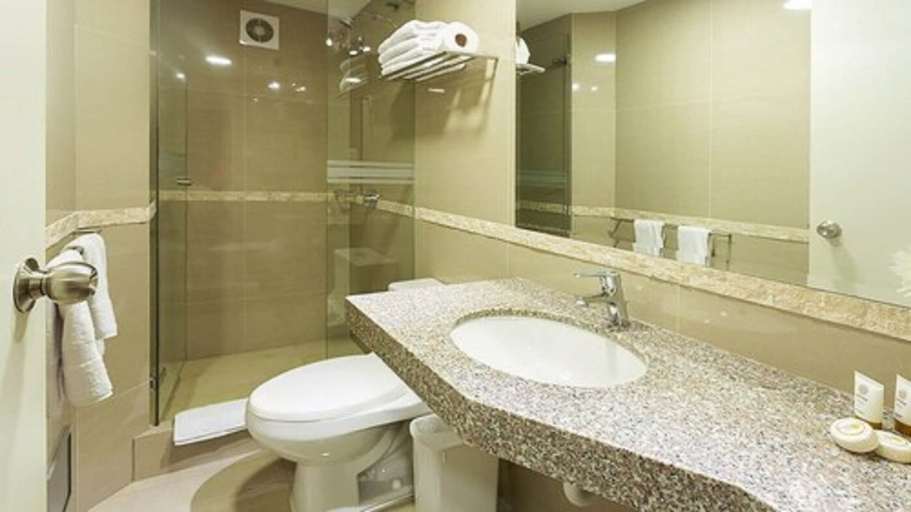 Bathroom 5, Howard Johnson by Wyndham Lima Miraflores Art House, Lima