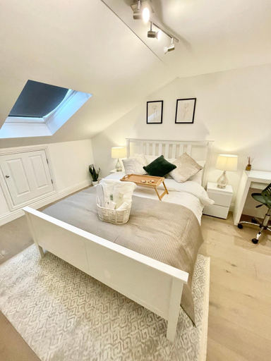 Others 3, Luxury en-suite double bedroom Stratford E15, London