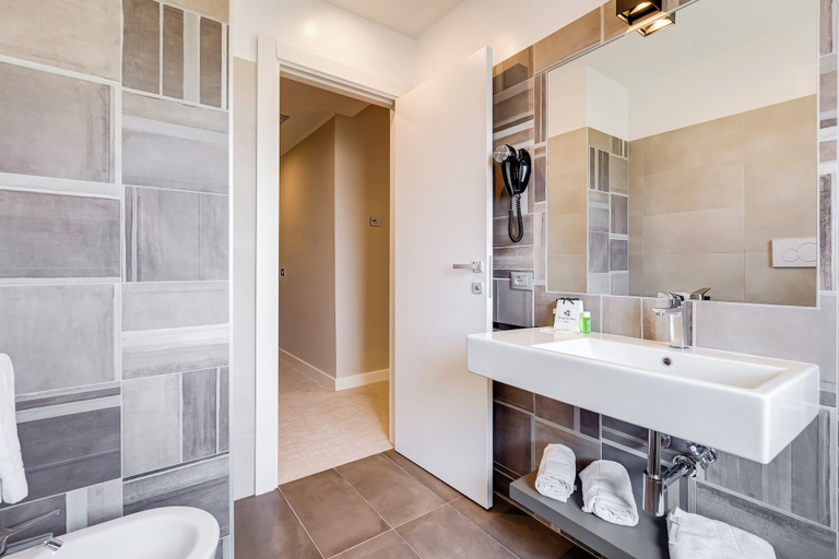 Bathroom 5, Hotel Eurogarden, Rome