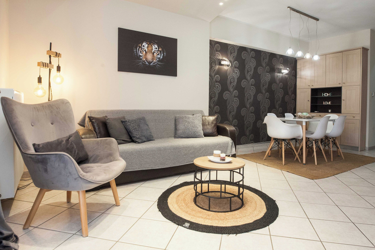 Living area 2, Elegant Spacious 2 Bd Apt in Petralona, Attica