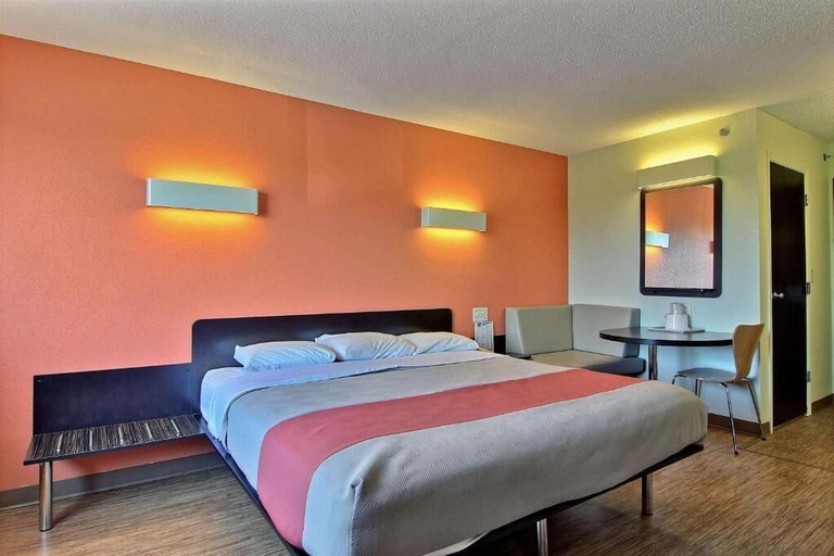 Bedroom 4, Ameri Vu Inn, Iroquois