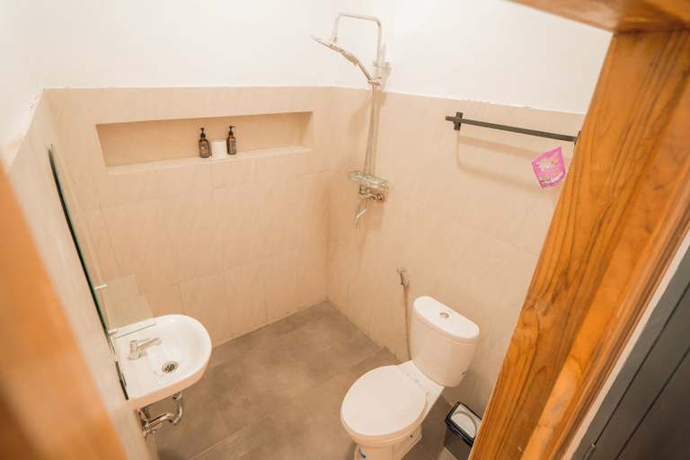 Bathroom 4, Yokis Bungalow Kuta Lombok, Lombok