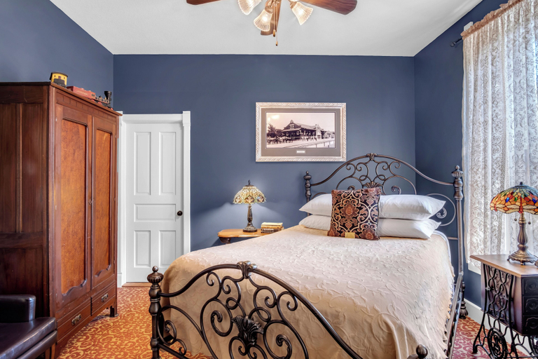 Bedroom 2, Historic Elgin Hotel, Marion