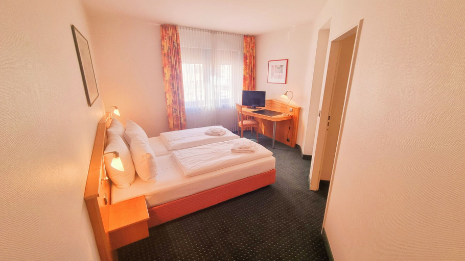 Bedroom 4, Hotel Panorama Hamburg - Billstedt, Hamburg