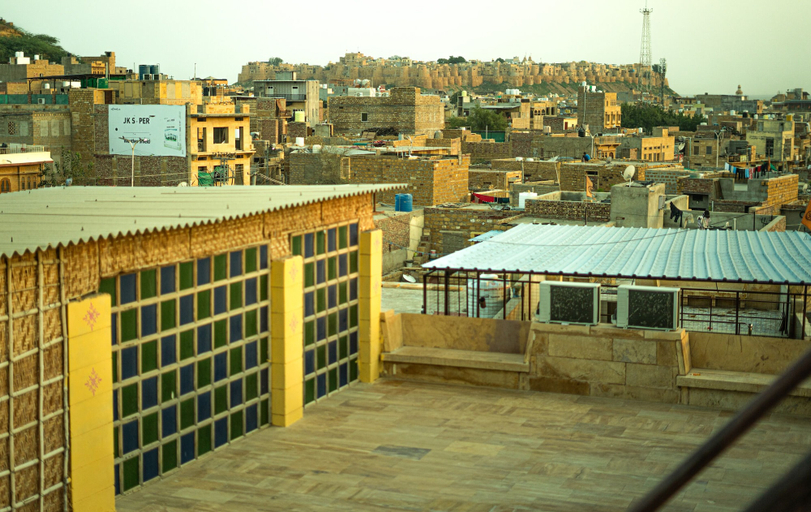 Exterior & Views