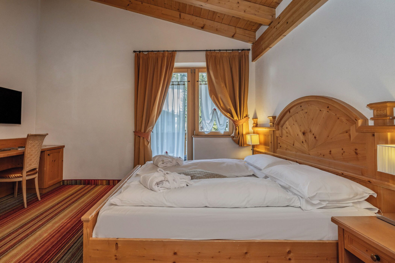 Bedroom 3, Sporthotel Romantic Plaza, Trento
