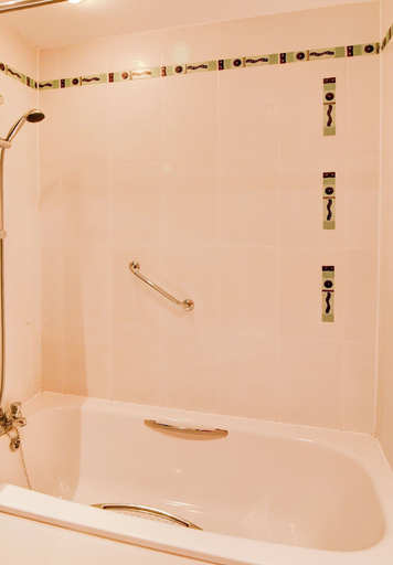 Bathroom 5, Aston Court Derby City Centre By Belvilla, Derby