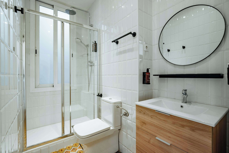 Bathroom 4, Design Apartments by Olala Homes, Barcelona