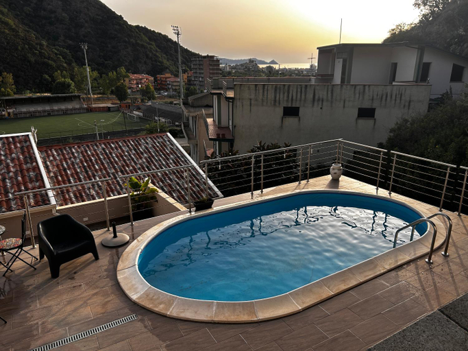 Sport & Beauty 4, TownHouse Piraino SUITE PRIVATE SPA, Messina