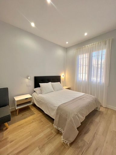 Room 5, Ifema IV in Madrid With 1 Bathrooms, Madrid