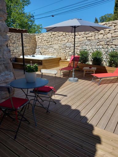 Others 4, Chez Daniele chambre avec jacuzzi et terrasse privee, Vaucluse