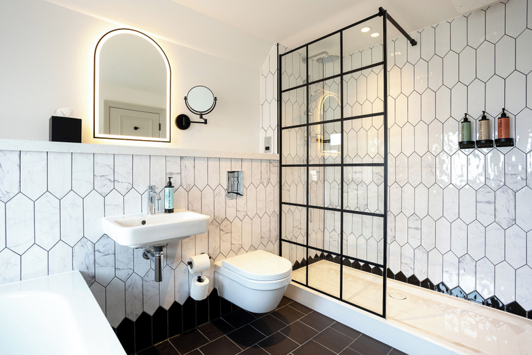 Bathroom 4, The Met Hotel Leeds - Newly Refurbished, Leeds