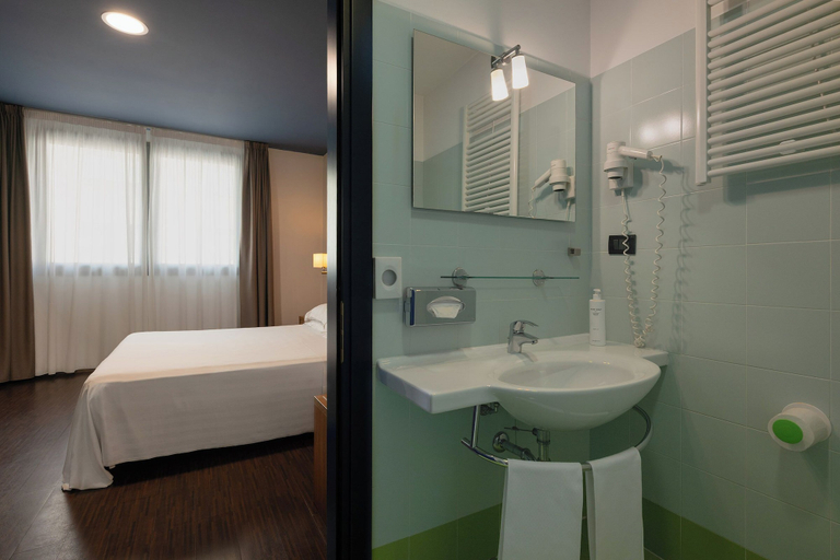 Bathroom 3, Residenze Romeo e Giulietta, Parma