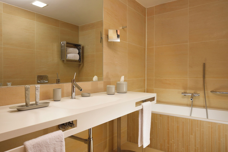 Bathroom 5, Il Boscareto Resort & Spa, Cuneo