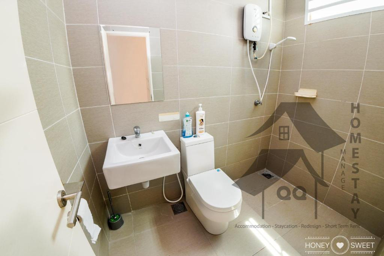 Bathroom 2, Seremban CosyStay- Hijayu Sendayan 舒适宁静之家, Seremban
