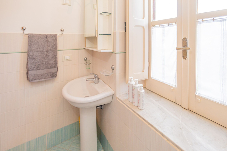 Bathroom, Casa Gallizza by Wonderful Italy, Palermo