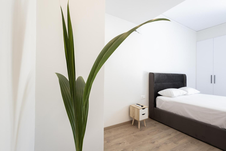 Others 3, Spacious 3-Bedroom Dual Apartment in City Centre, Attica