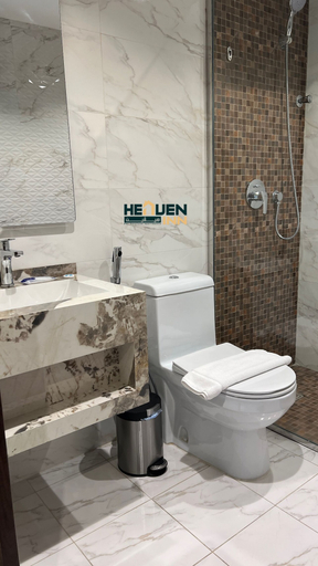 Bathroom 5, Heaven inn 1
